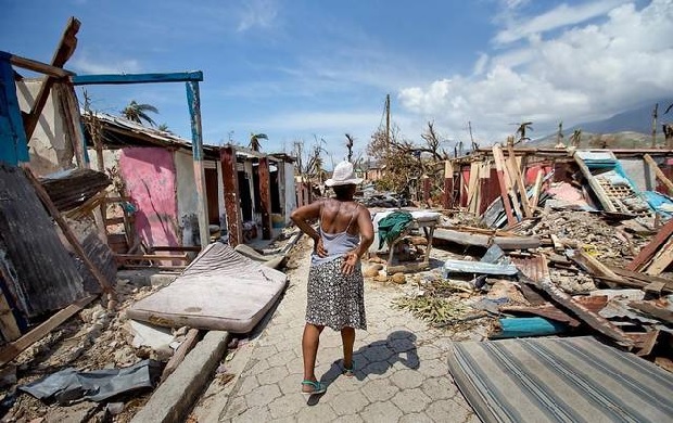long Kaap Computerspelletjes spelen WakaWaka's voor orkaanslachtoffers in Haïti - Umoja Klimaat- en  Ontwikkelingsfonds